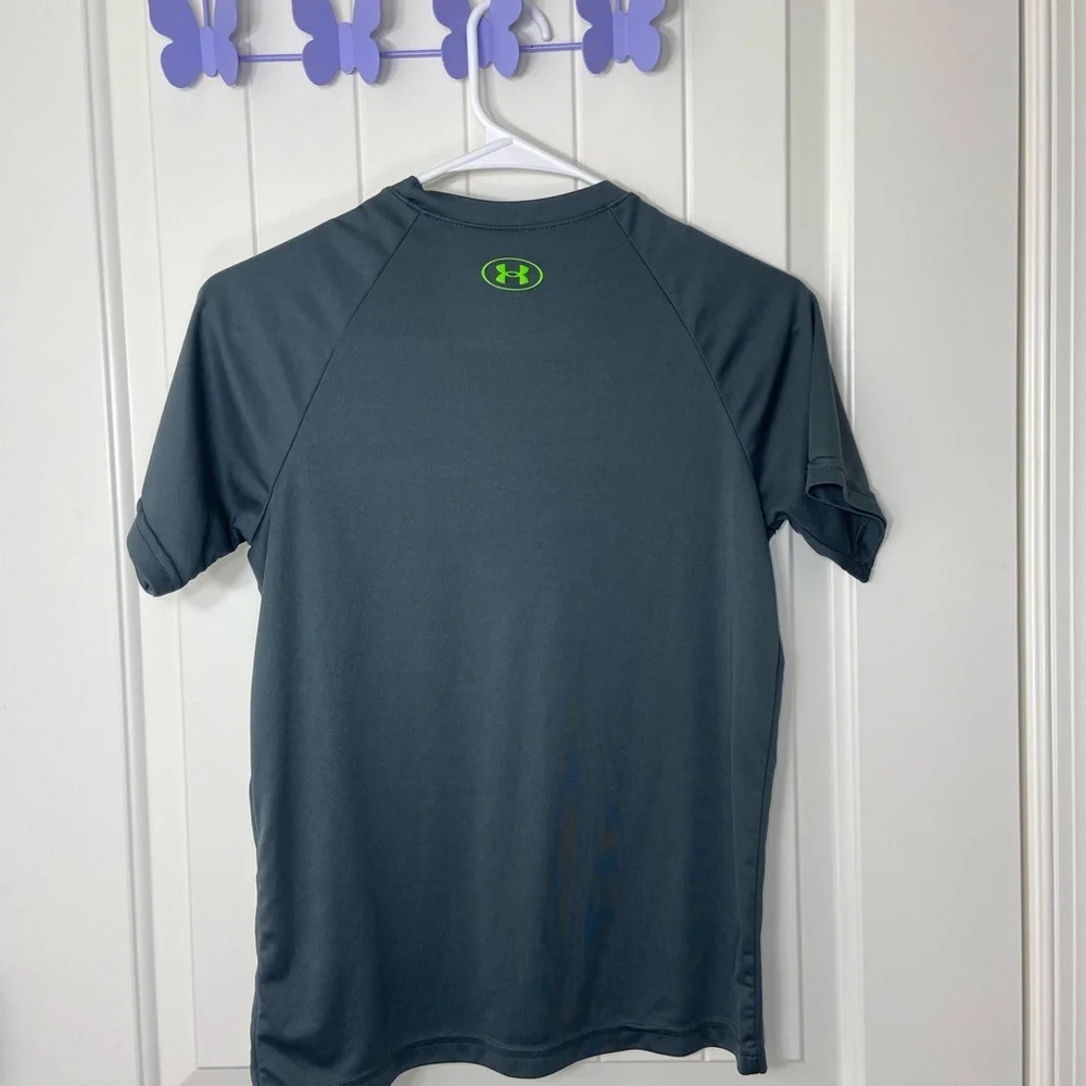 EUC Under Armour boy’s dark gray neon green logo decal short sleeve active shirt